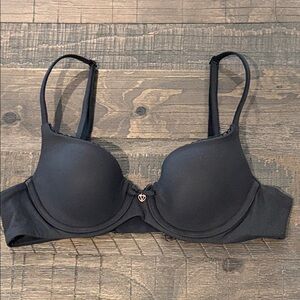 Victoria’s Secret Body by Victoria Bra Black Lined Demi Underwire Criss Cross